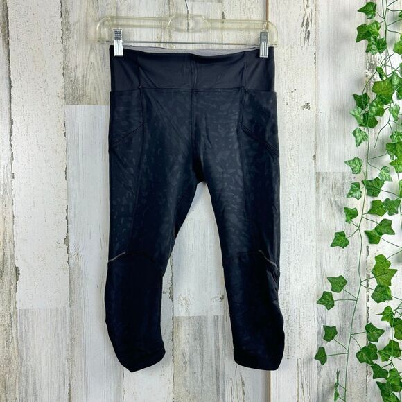 Lululemon Ladies Size 4 Black/Grey Cheetah Cropped Pockets Leggings - Picture 2 of 8